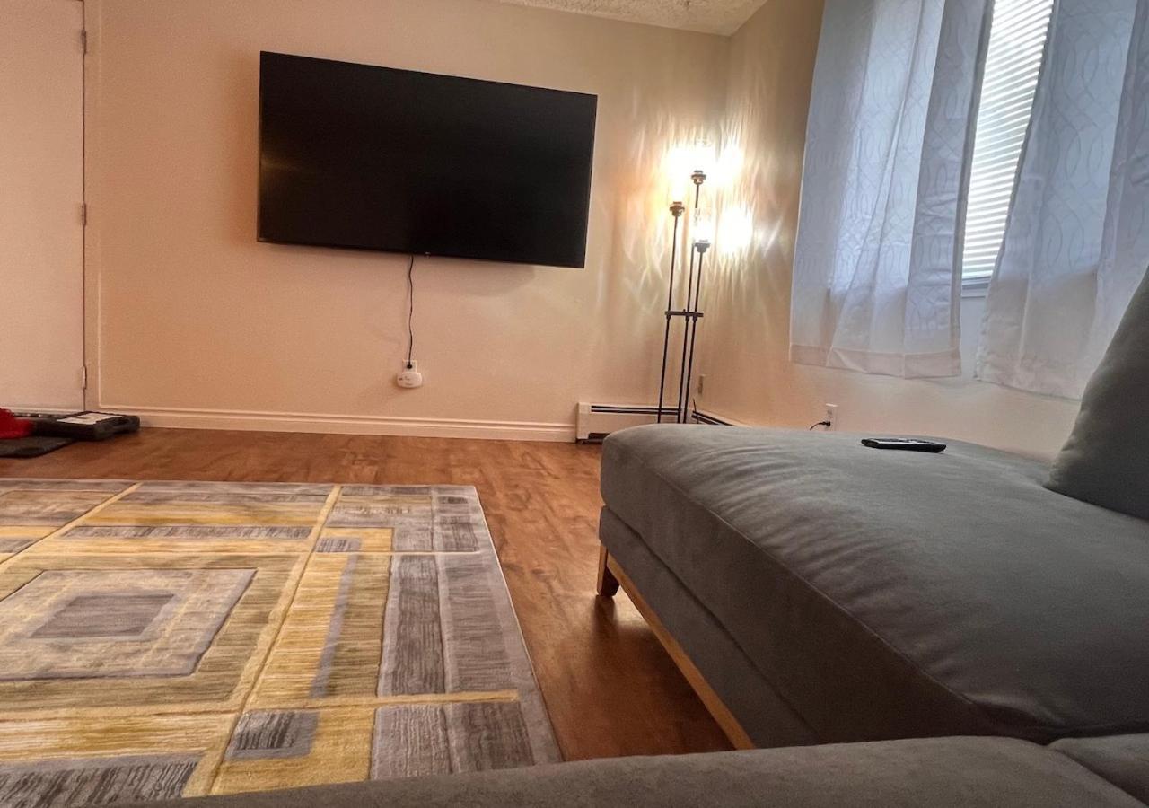 Lovely Two Bedroom, Minutes Away From Downtown Анкоридж Экстерьер фото